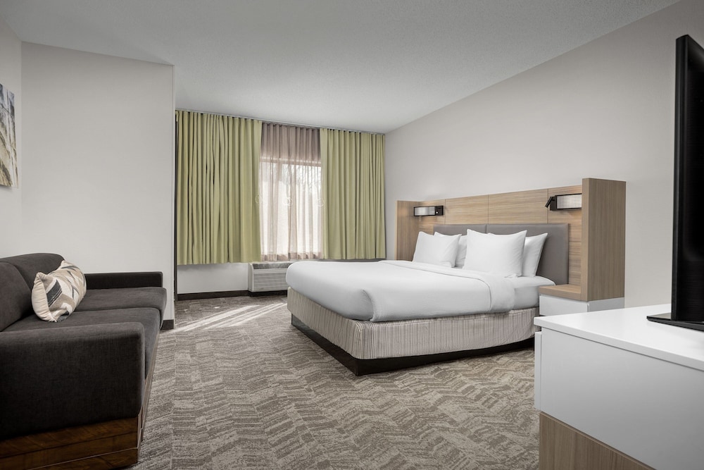 Studio, 1 King Bed (Mobility/Hearing Accessible, Tub) photo 1