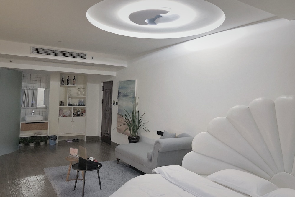 Club Apartment, City View photo 3