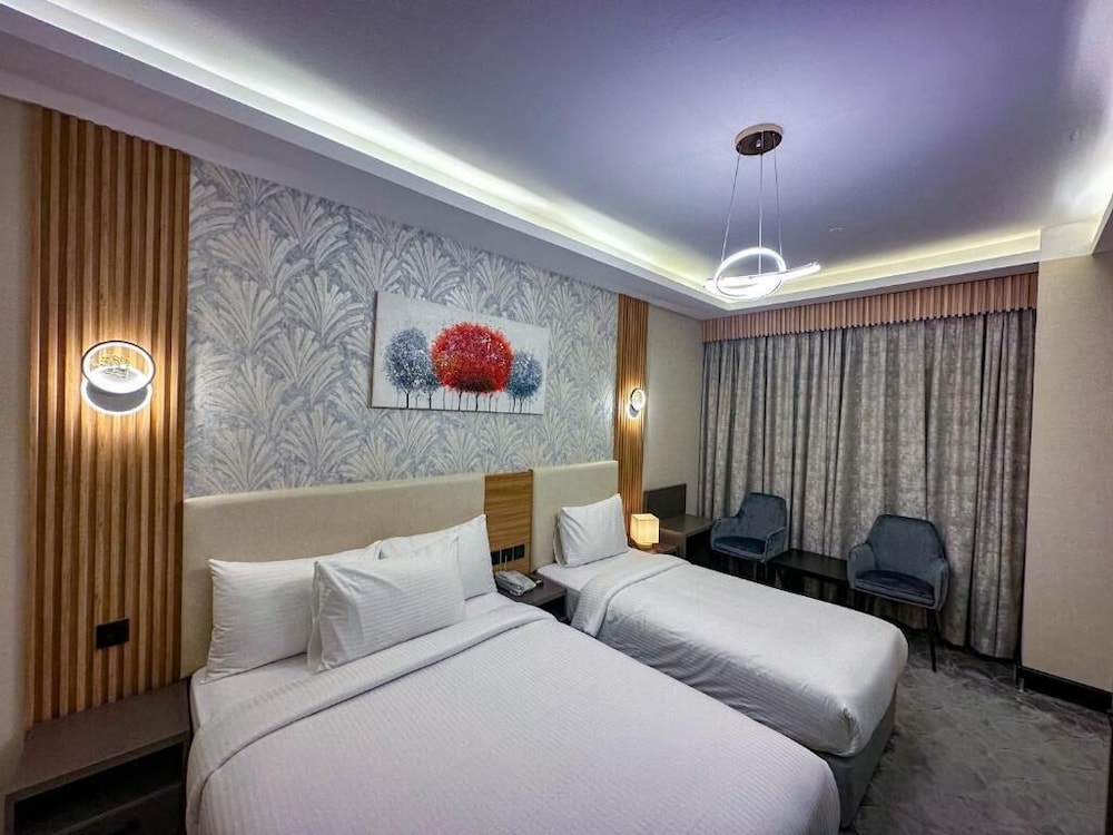 Deluxe Suite