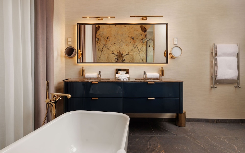 Royal Suite, 1 Bedroom thumbnail 5