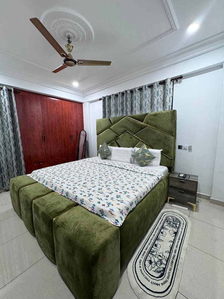 Standard Single Room, 1 Double Bed, Non Smoking, Pool View photo 1
