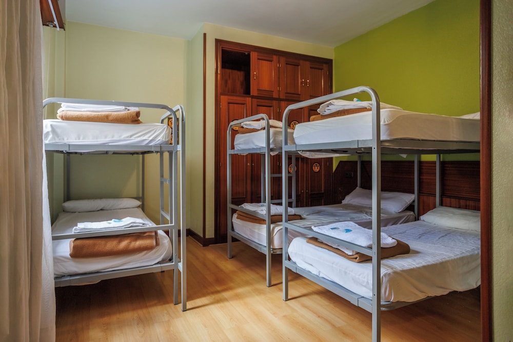 Shared Dormitory, Shared Bathroom