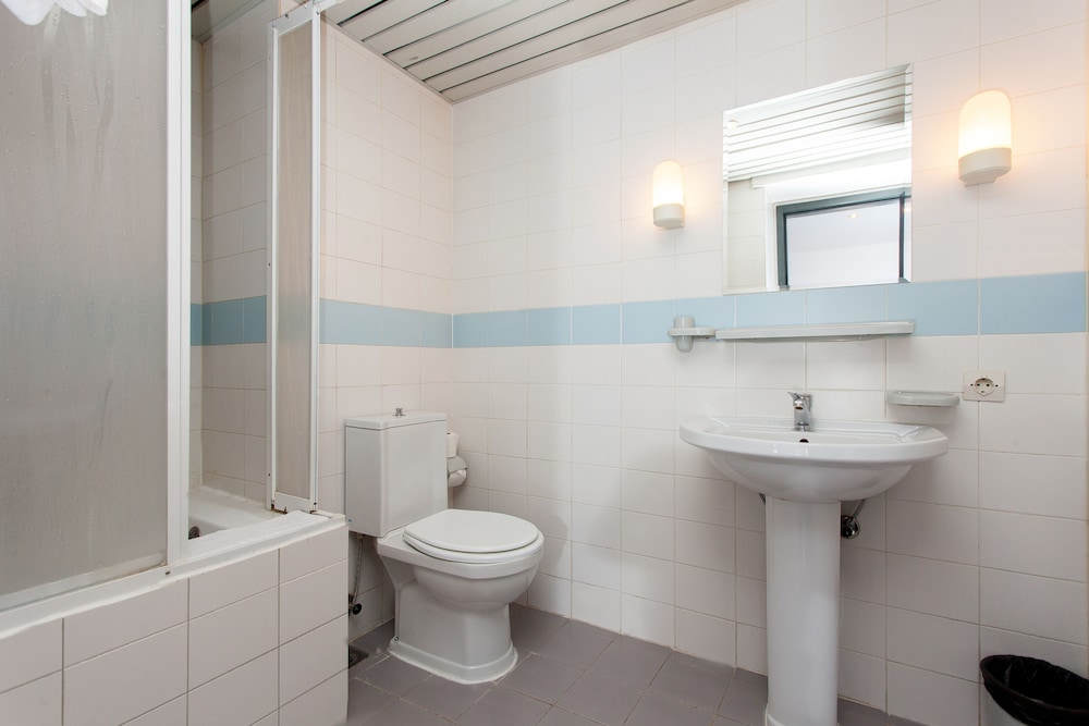 Economy Quadruple Room, 1 Bedroom photo 3