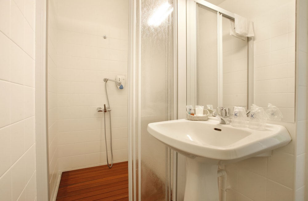 Standard Room, 1 Double Bed - Photo 8