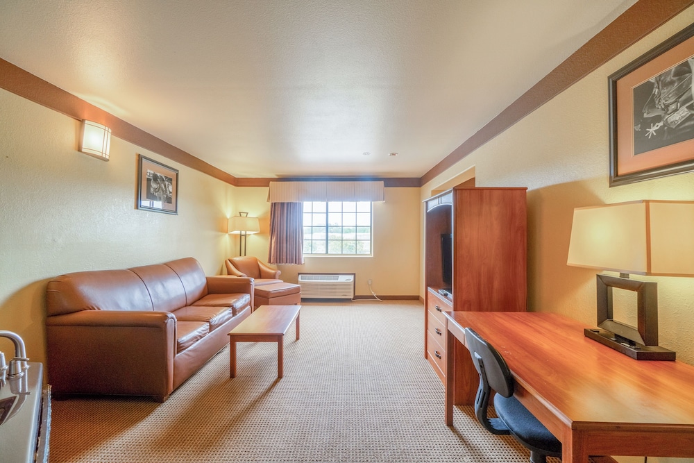 Suite, 1 King Bed, Non Smoking (Jacuzzi Tub) - Photo 9