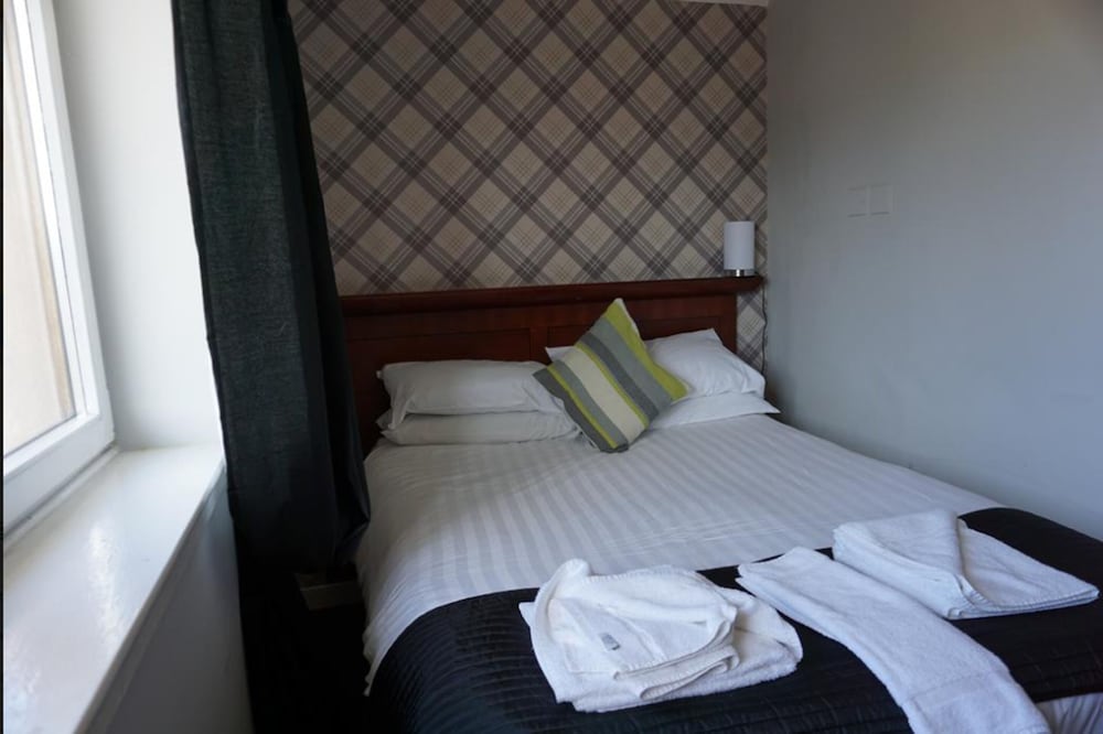 Double Room, Ensuite (Small) - Photo 6