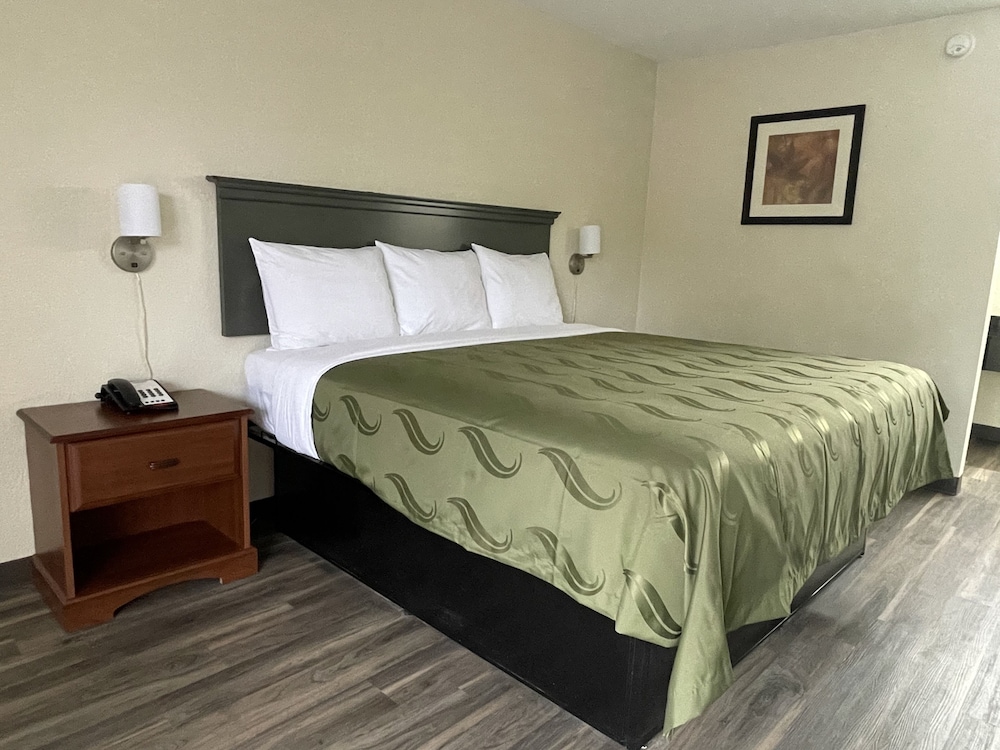 Classic Room, 1 King Bed photo 1