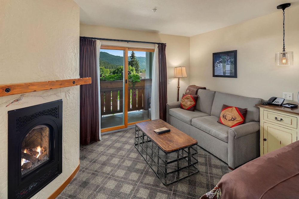 Superior Room, 1 King Bed, Accessible, Balcony (Fireplace) photo 2