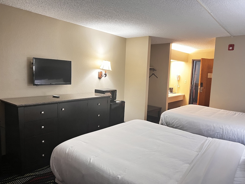 Standard Room, 2 Queen Beds photo 2
