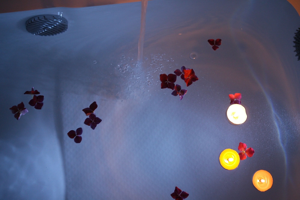Superior Double or Twin Room, Jetted Tub - Photo 7