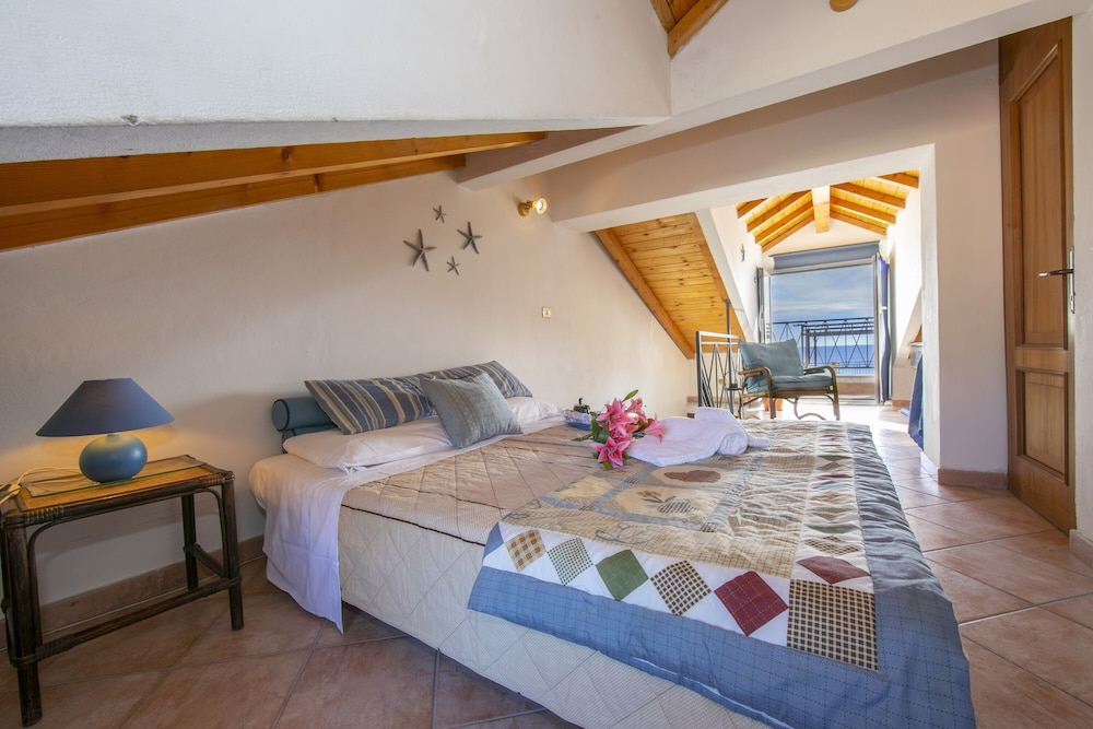 Standard Penthouse, 2 Bedrooms, Sea Facing (Attico Bellavista Mare Sea View) photo 3