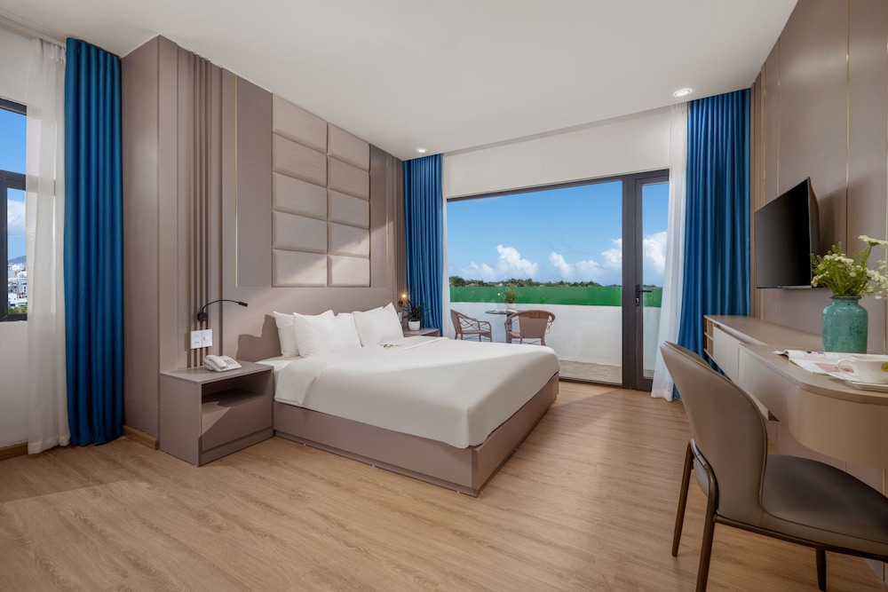 Premier Double Room, City View