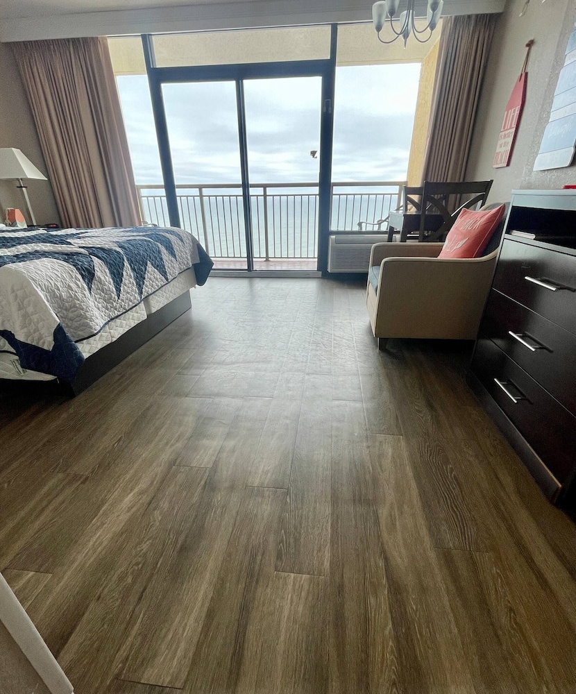 Stunning Oceanfront View! Heart Of The Golden Mile, Photo 22