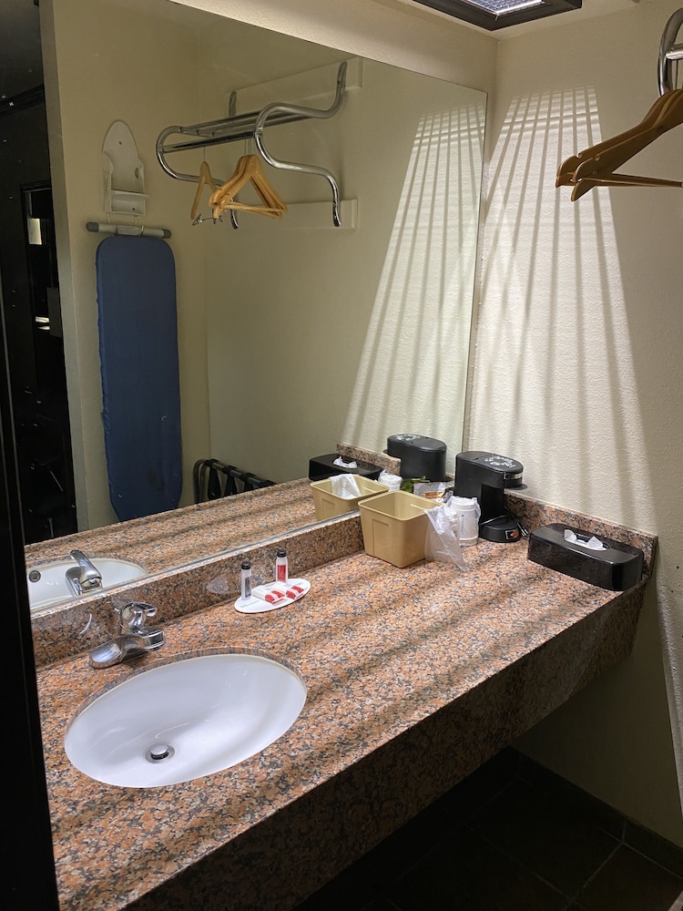 Suite, 1 King Bed, Refrigerator & Microwave photo 3
