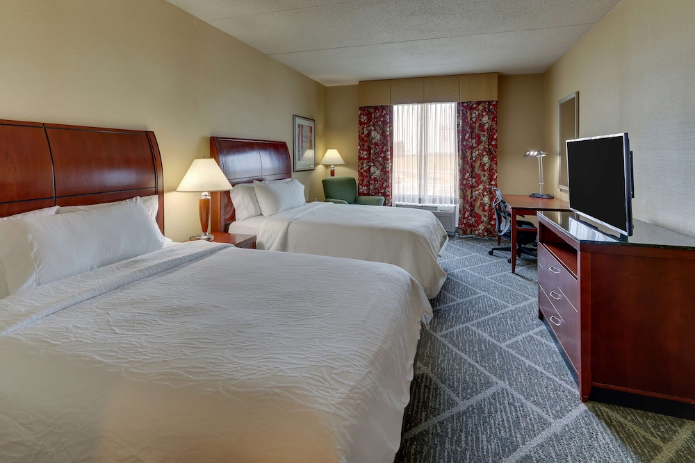 Two queen beds evolution room