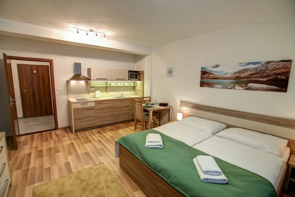 Standard Studio Suite, 1 Bedroom, Balcony, Hill View