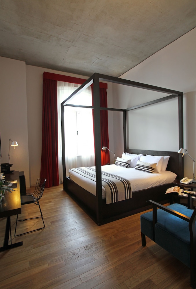 Room, 1 Queen Bed (Colonial)