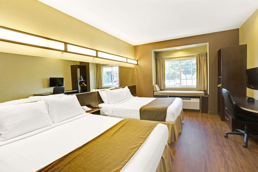 Standard Room, 2 Queen Beds - Photo 2