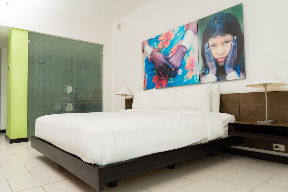 Deluxe Room, 1 King Bed - Photo 4
