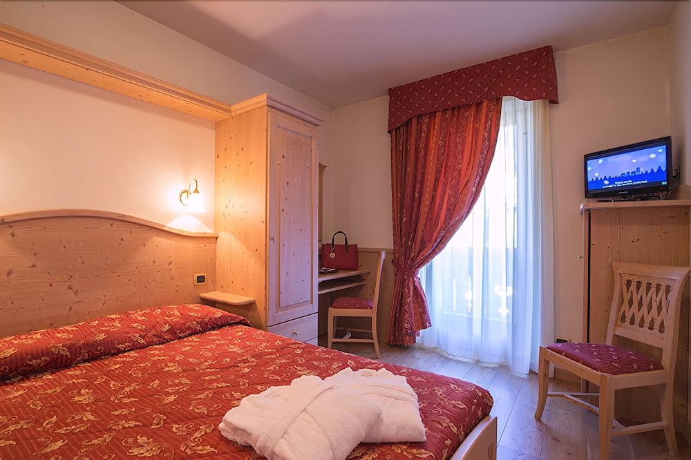 Standard Double or Twin Room photo 1