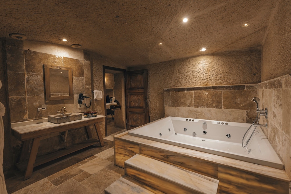 Deluxe Suite - Photo 3