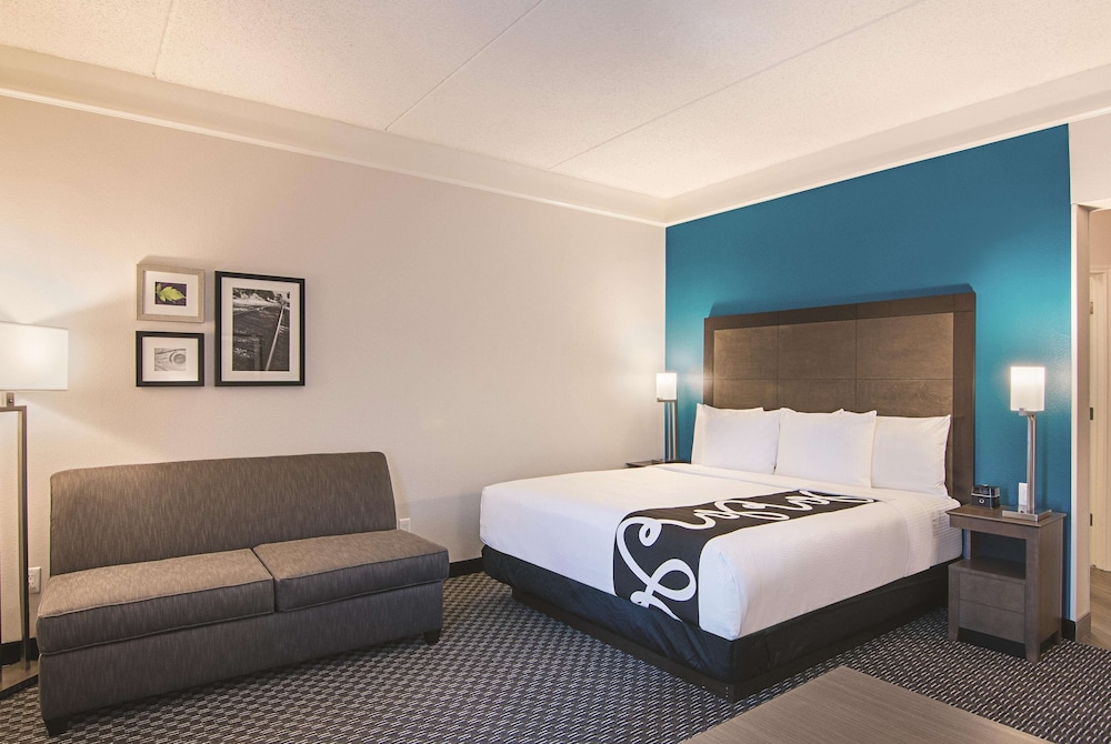 Executive Room, 1 King Bed, Non Smoking, Pool View