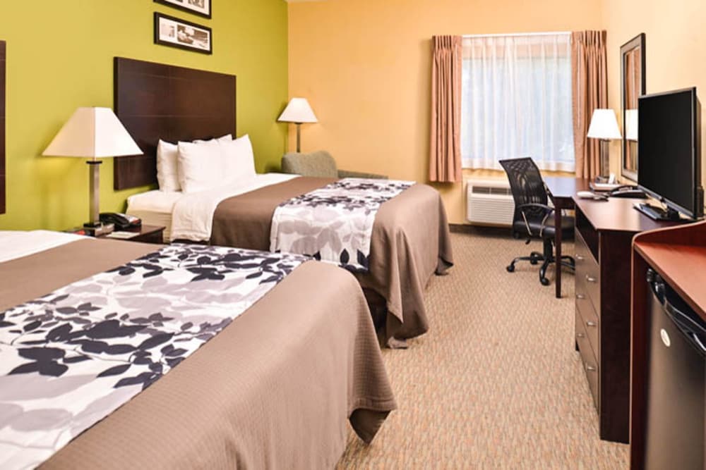 Standard Room, 2 Queen Beds - Photo 1