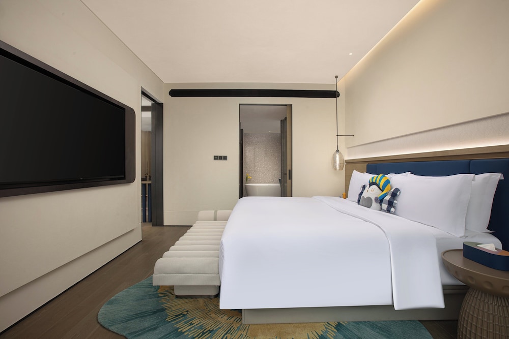 Business Suite, 1 Bedroom, Balcony (Golden Pagoda View) photo 2