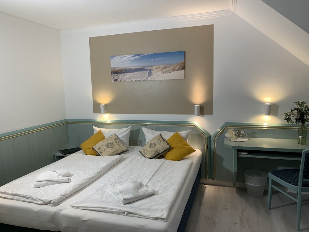 Comfort Double Room, Balcony, Garden View photo 2