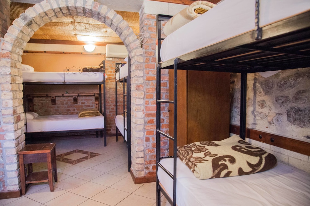 Shared Dormitory, Mixed Dorm, Shared Bathroom photo 1