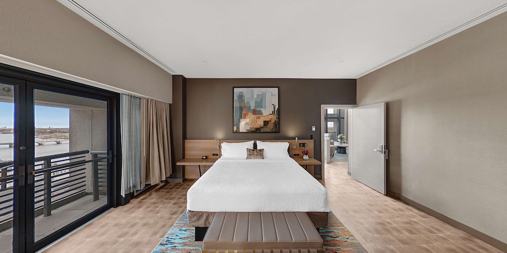 Suite, 1 Bedroom - Photo 3
