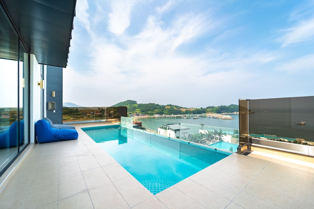Penthouse Pool Villa - Photo 2