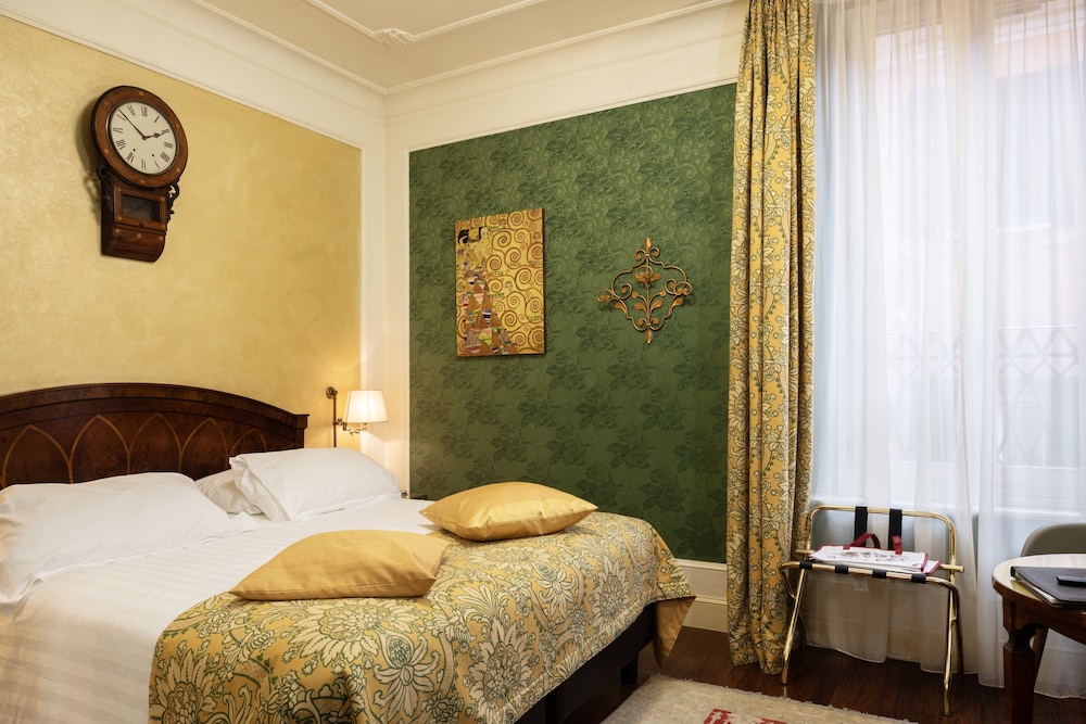 Classic Double or Twin Room - Photo 8