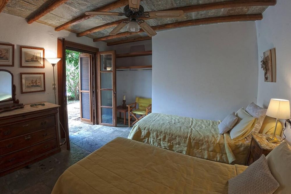 Villa, Smoking photo 3