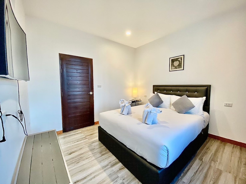 Luxury Suite - Photo 4