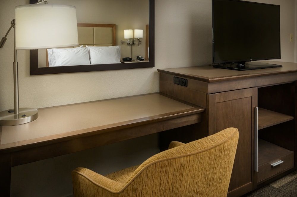 Suite, 1 King Bed, Accessible, Balcony photo 2