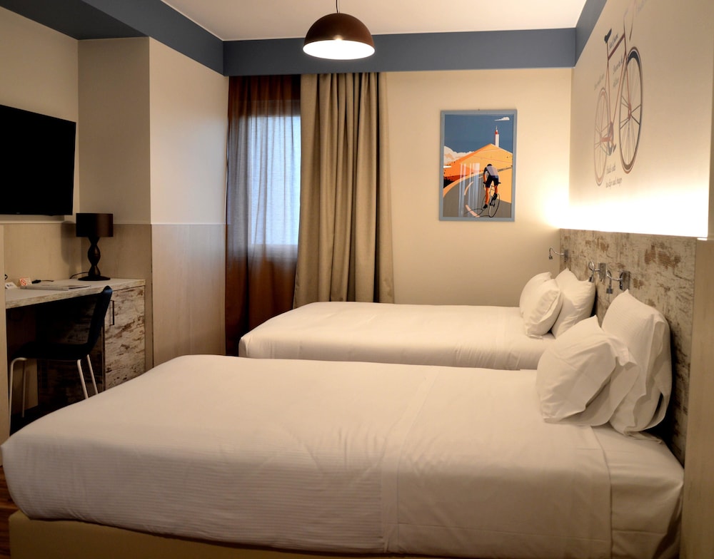 Comfort Room, 1 Queen Bed with Sofa bed - Photo 1