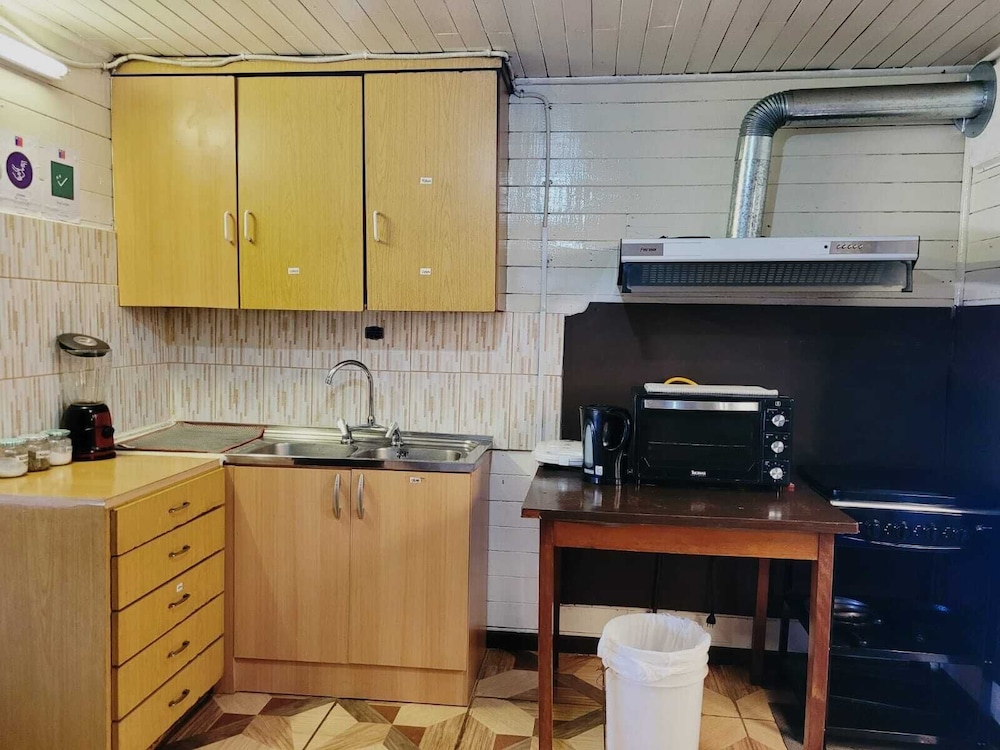 Basic Quadruple Room photo 2