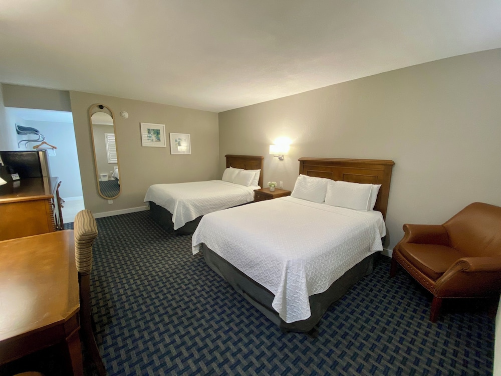 Deluxe Double Room, 2 Queen Beds photo 1
