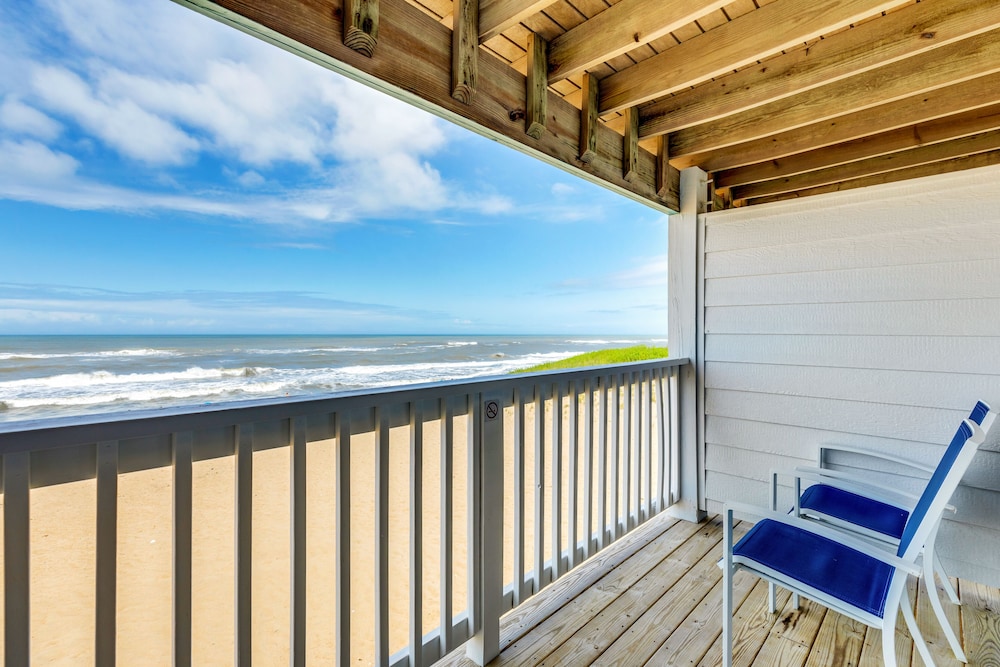 Superior Room, 1 King Bed, Ocean View, Beachside - Photo 5