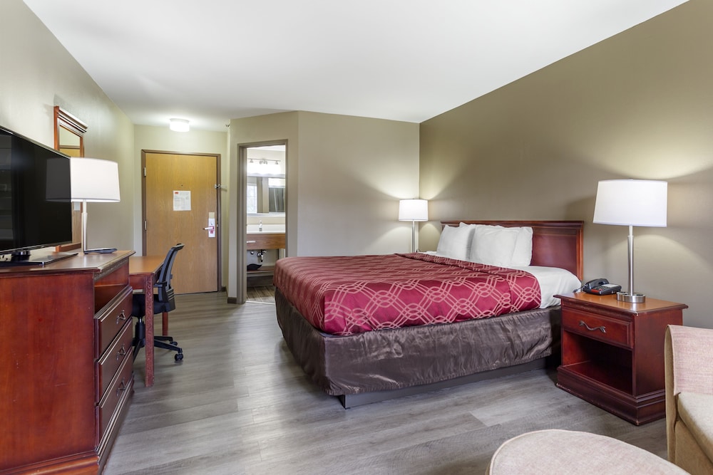 Room, 1 King Bed, Non Smoking - Photo 3