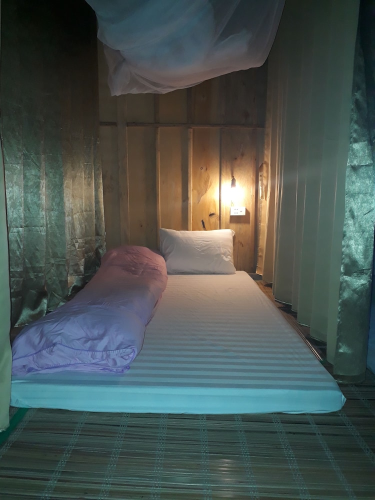 Bed in 16-Bed Mixed Dormitory (Mattresses Only) photo 2