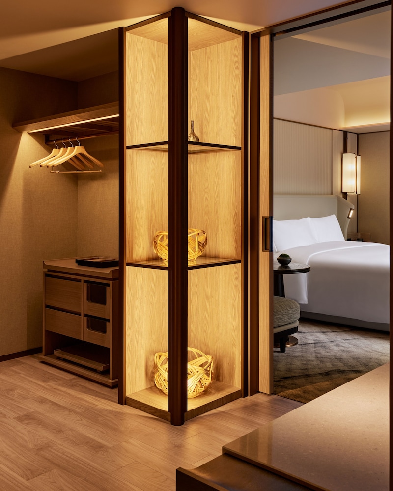 Suite, 1 Bedroom (1 King Bed) - Photo 4