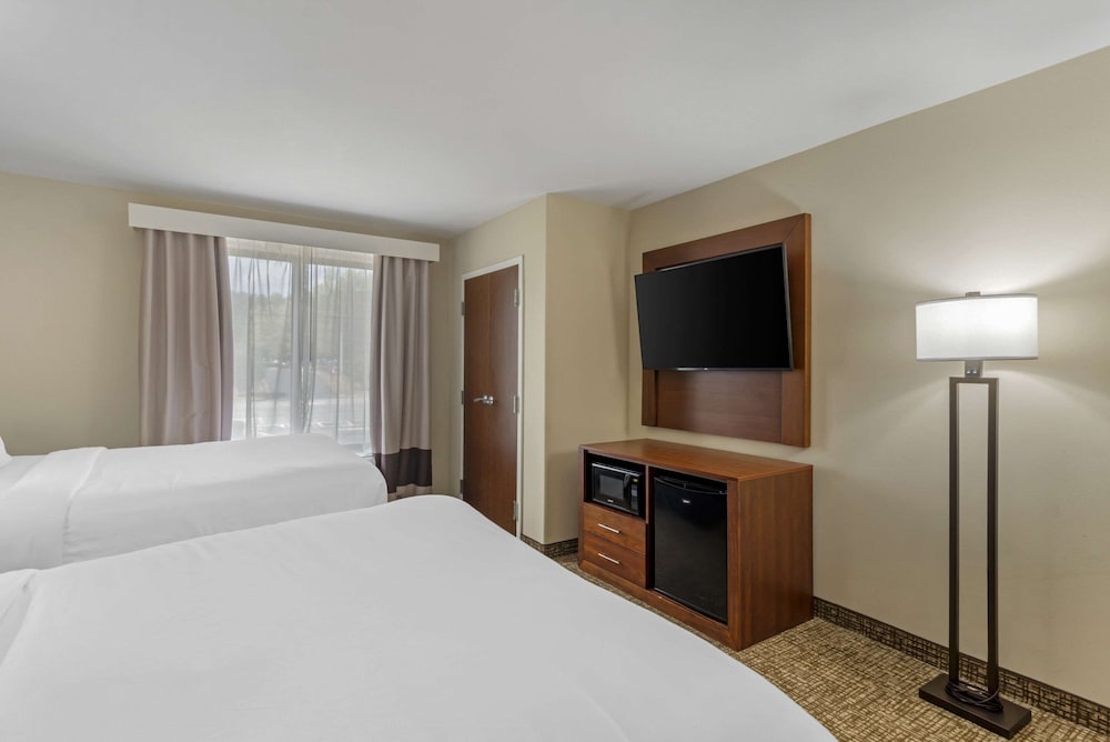 Suite, 2 Queen Beds, Non Smoking - Photo 9