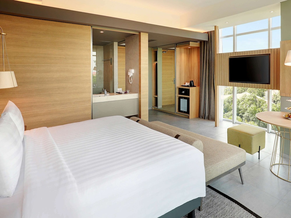 Junior Suite, 1 King Bed photo 3