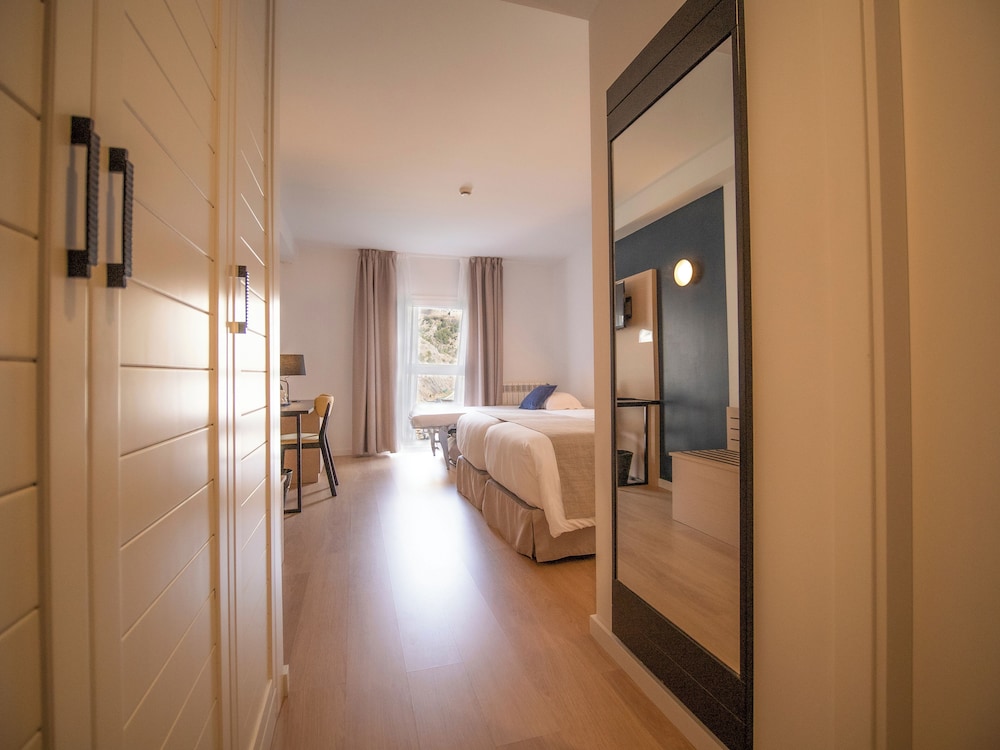 Triple Room (2 Adults + 1 Child) photo 3