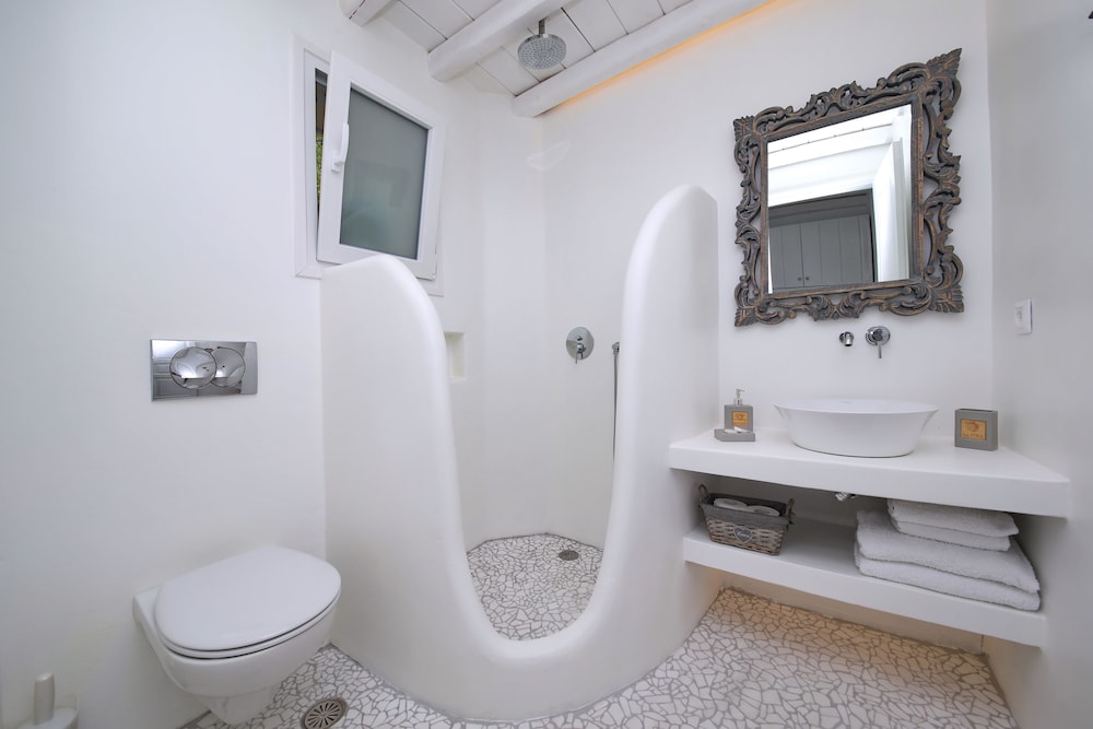Deluxe Studio, 1 Bedroom, Kitchenette, Sea Facing photo 2