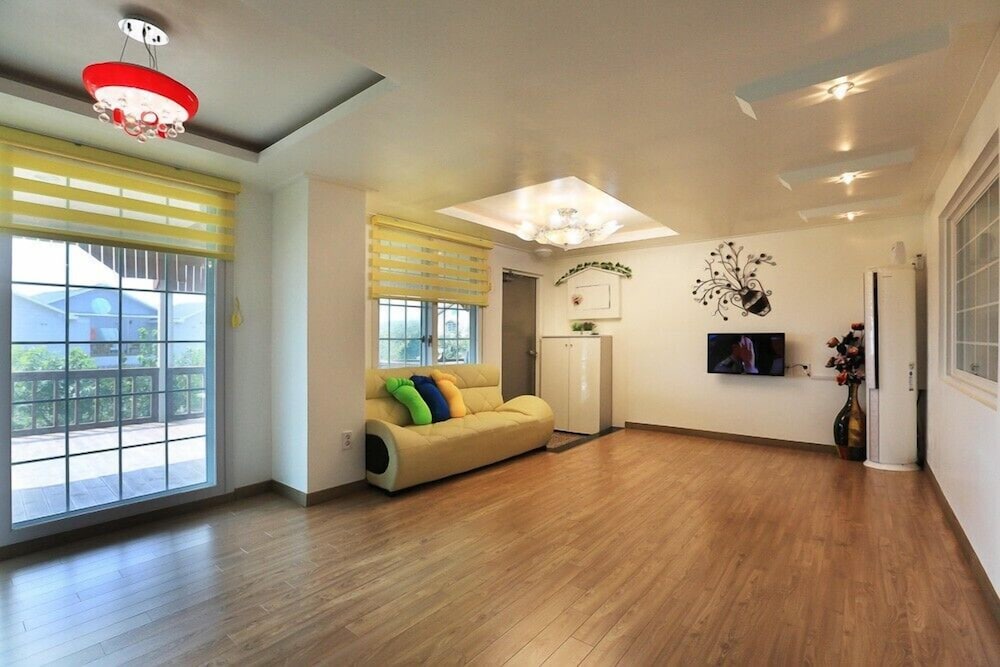 Room (Orange (Family)) - Photo 10