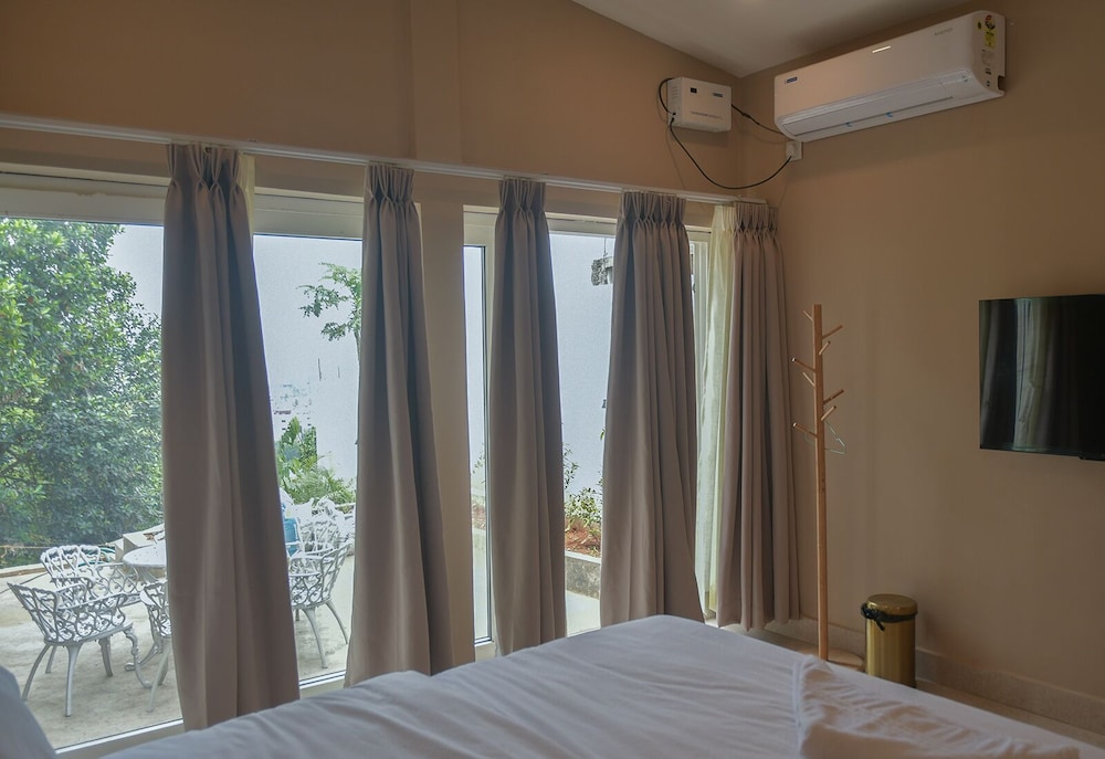 Exclusive Double Room, Pool View