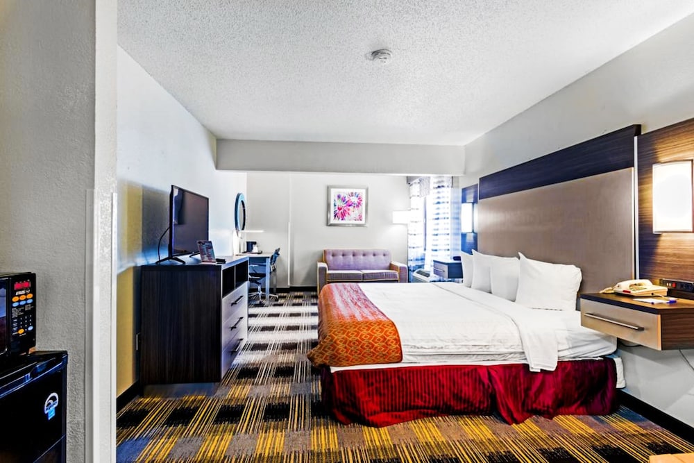 Standard Room, 1 King Bed, Non Smoking photo 2